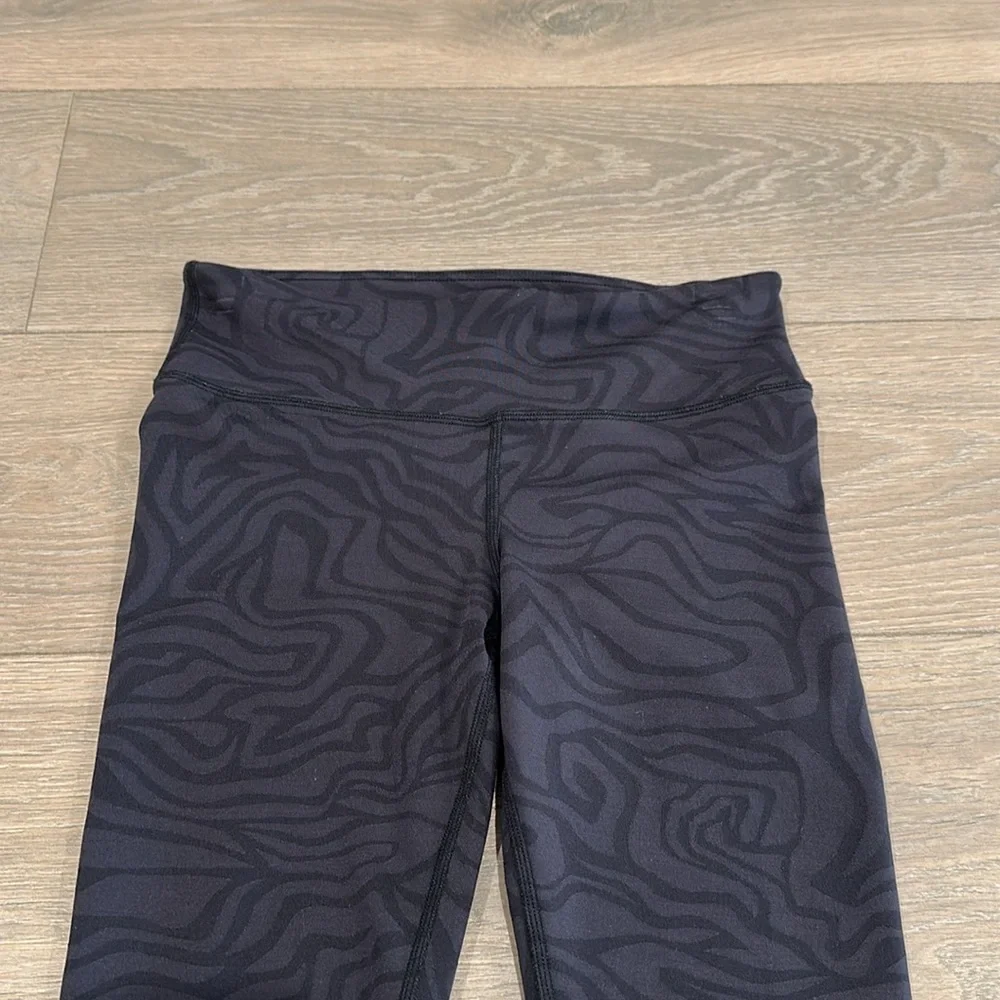 ALO YOGA Gray Black Airbrush Zebra Active Mid Rise Full Length Leggings Size S
